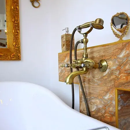 Penthouse Suites Gold